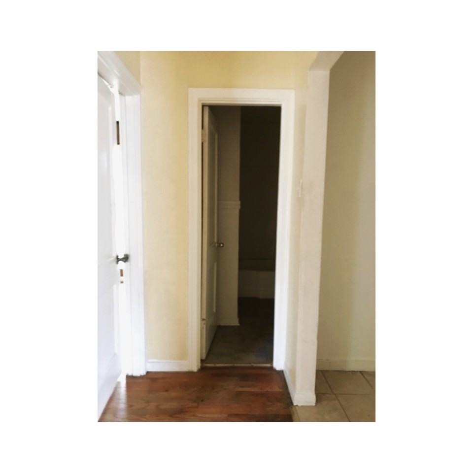622 West 75th Street - Photo 2 of 10