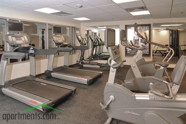 200 Carondelet - Photo 3 of 12