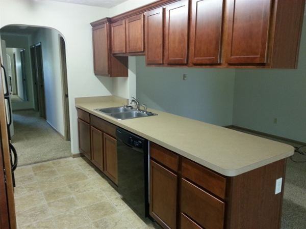 555 Dailey Ct - Photo 3 of 4