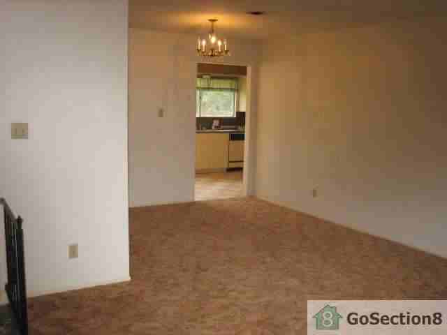 3011 Val Dr - Photo 2 of 3