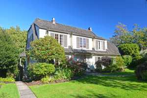 featured image of 2554 Wallace Crescent