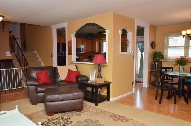 111 Dartmoor Dr - Photo 3 of 21