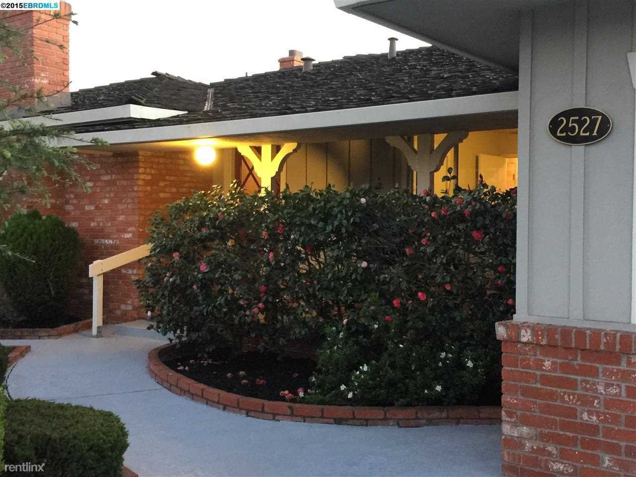 2527 Marineview Dr - Photo 2 of 20