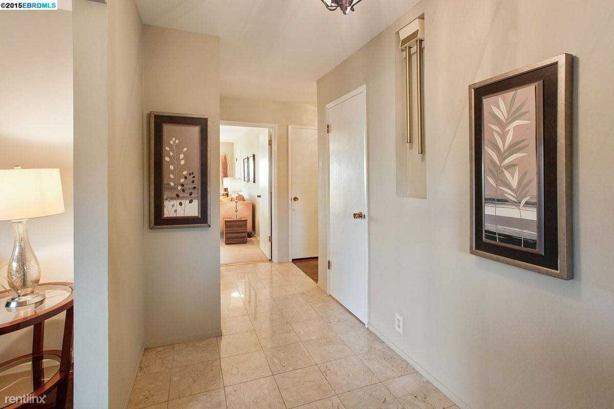 2527 Marineview Dr - Photo 3 of 20