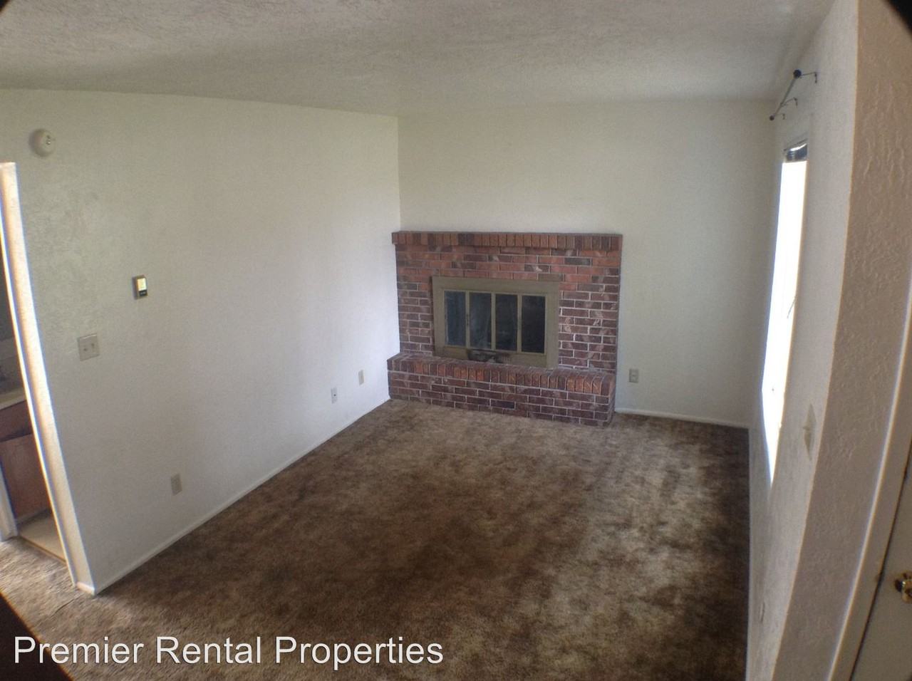 221 N 3rd E Rexburg, ID 83440 - Photo 2 of 12