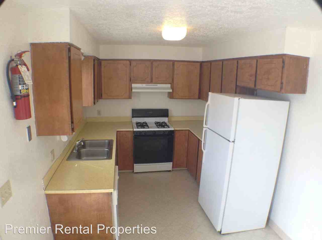 221 N 3rd E Rexburg, ID 83440 - Photo 3 of 12