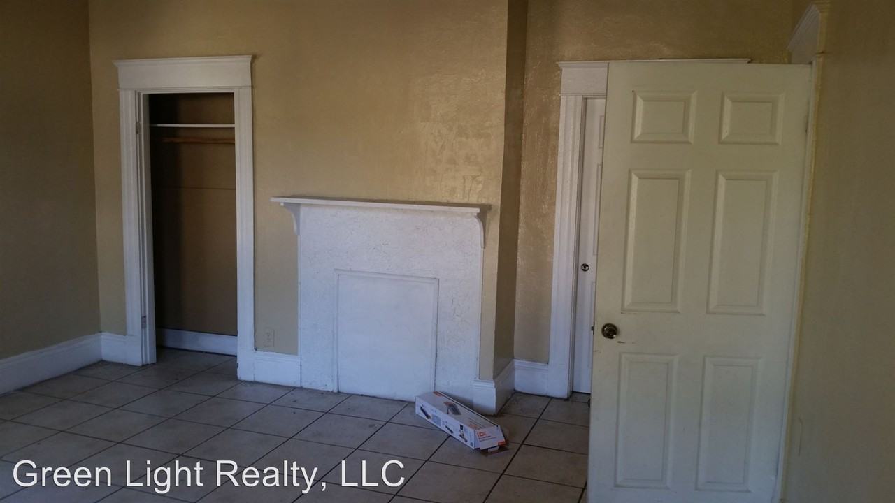 909 E 26th Ave - Photo 2 of 10