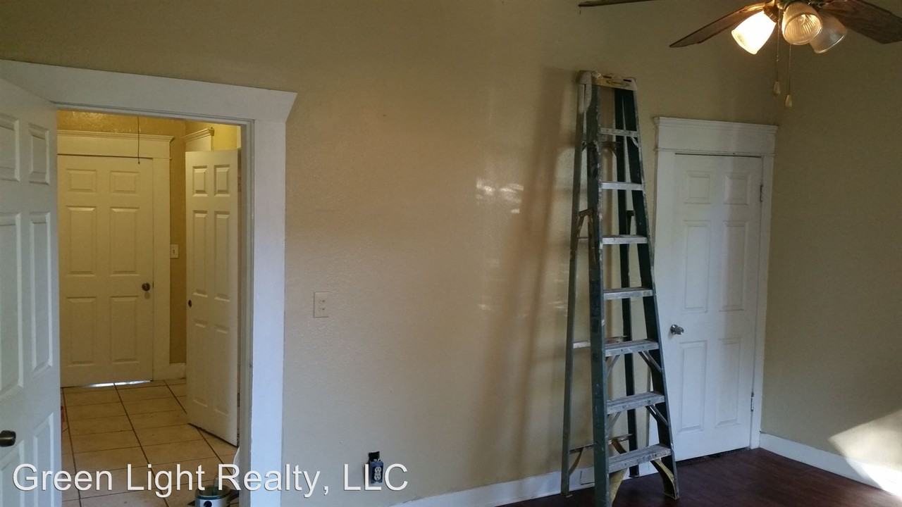 909 E 26th Ave - Photo 3 of 10