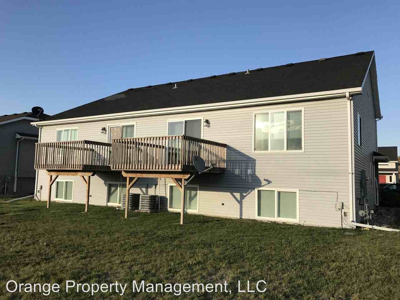 408 8th St SE - Photo 2 of 15