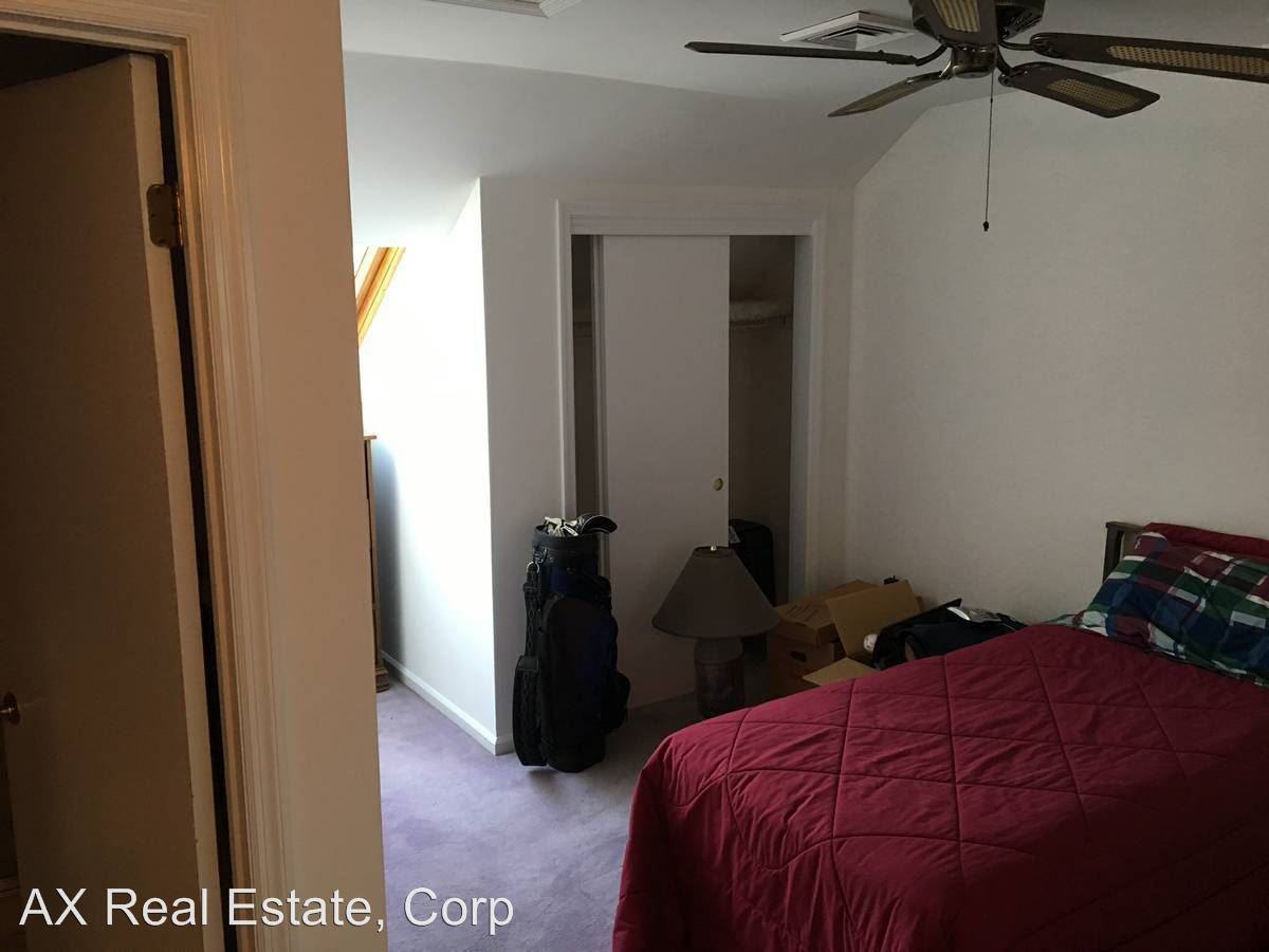 28 Eagle Bay Dr - Photo 3 of 8