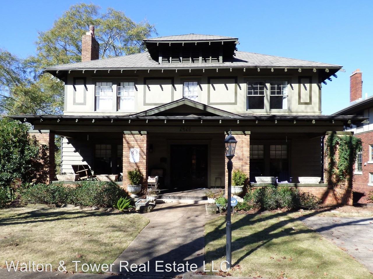 2426 Arlington Crescent - Photo 2 of 21