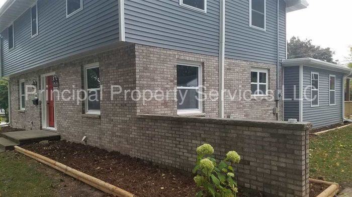 436 E Briar Ln - Photo 2 of 40