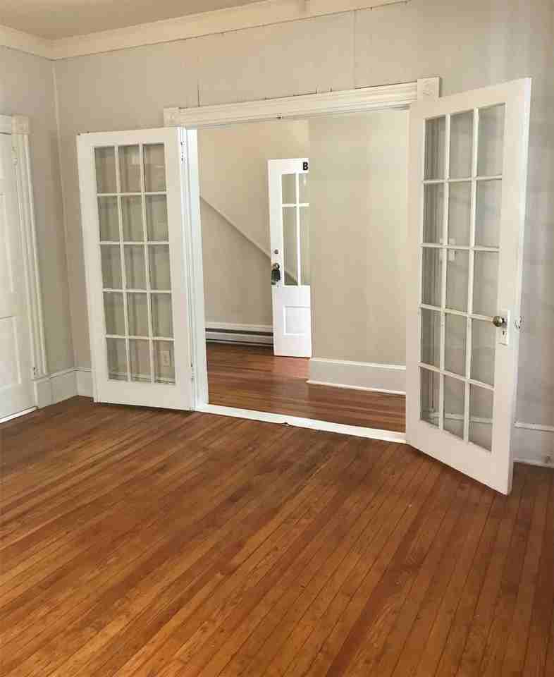 320 Wolfe St #b - Photo 3 of 14