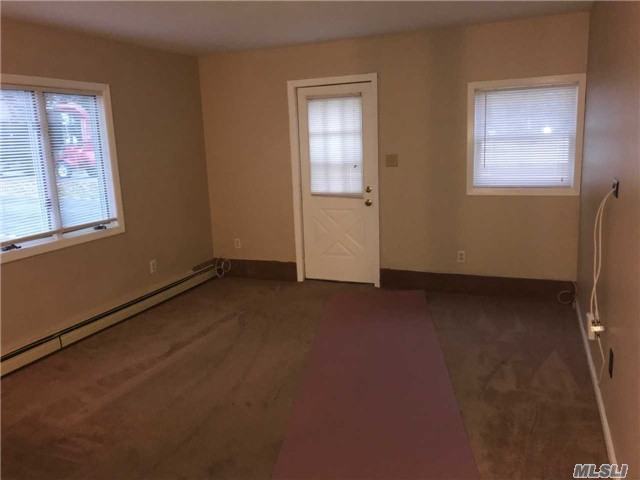 98 Blydenburgh Rd - Photo 3 of 8