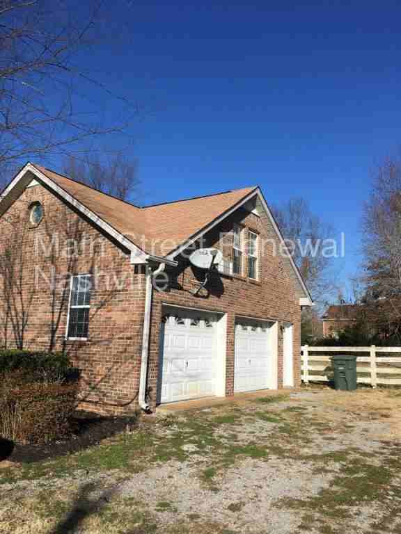 405 Brookview Dr - Photo 3 of 16