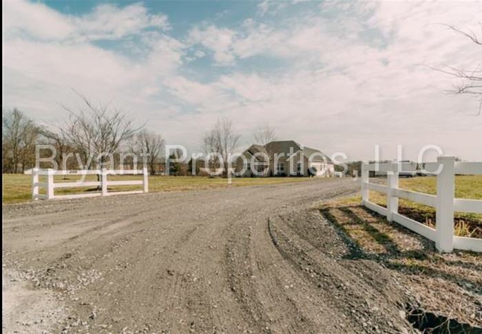 256 Greenfield Ln - Photo 2 of 20