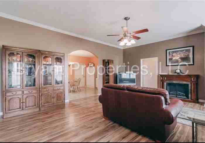 256 Greenfield Ln - Photo 3 of 20