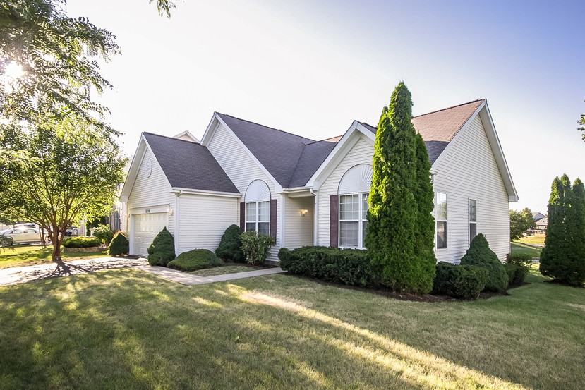 1850 Carrier Cir - Photo 2 of 15