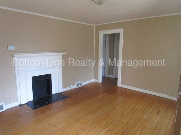 193 Hoover Ave NE - Photo 2 of 7