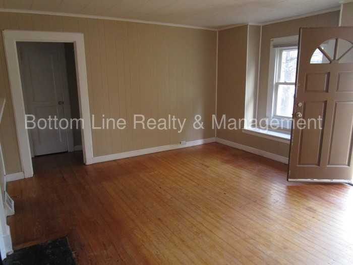 193 Hoover Ave NE - Photo 3 of 7
