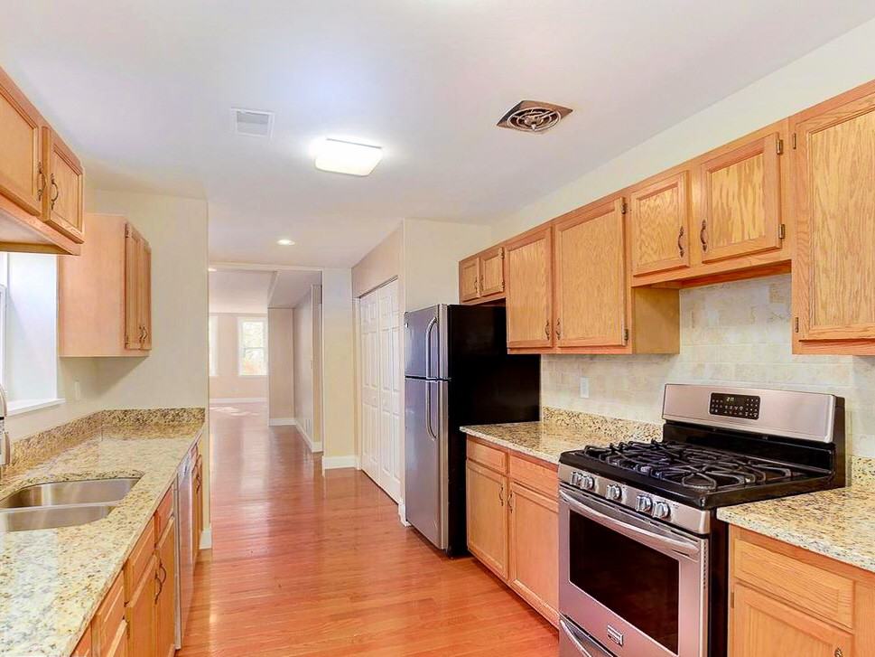 1522 East Baltimore Street #B - Photo 3 of 15