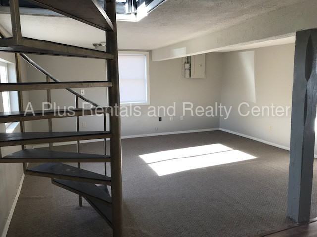 900 N Lincoln Ave - Photo 3 of 10