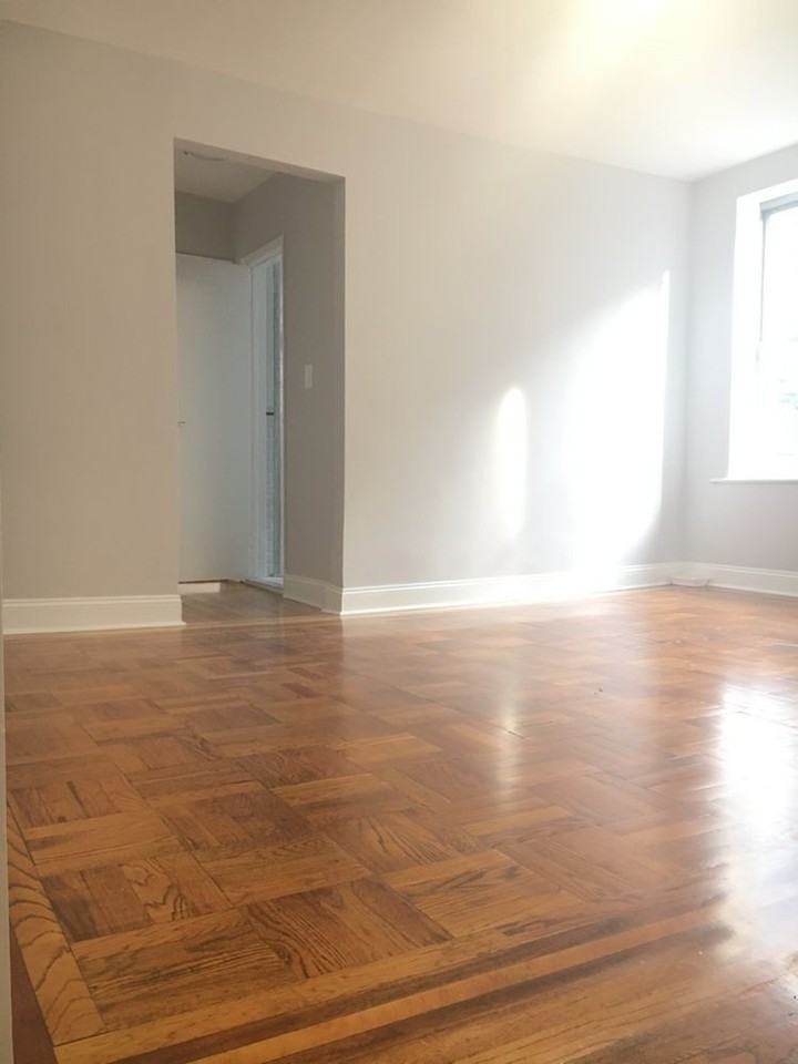 Post Ave & Dyckman St #44