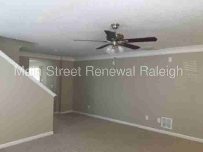 2611 Pebble Meadow Ln - Photo 3 of 12