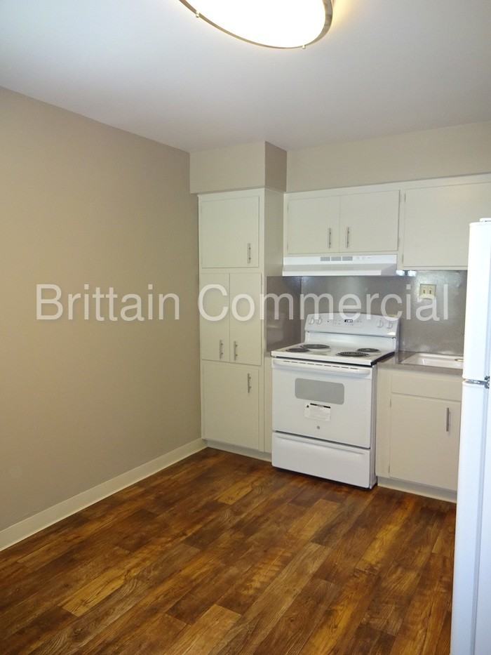 828 4th St - Photo 2 of 10