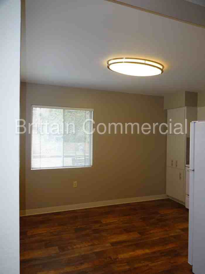 828 4th St - Photo 3 of 10