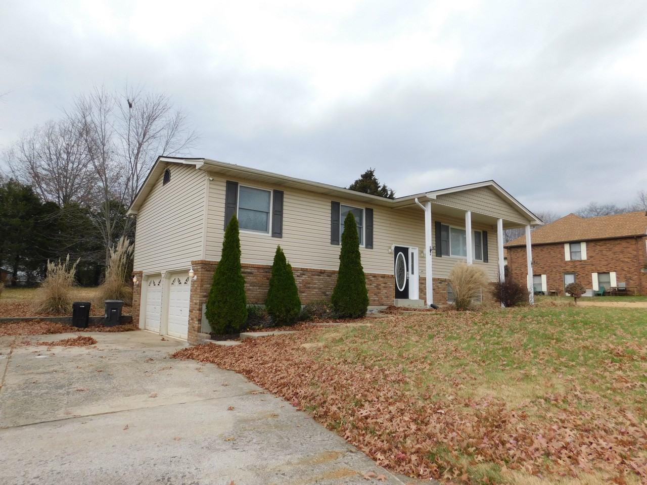 13 Graystone Dr - Photo 2 of 27