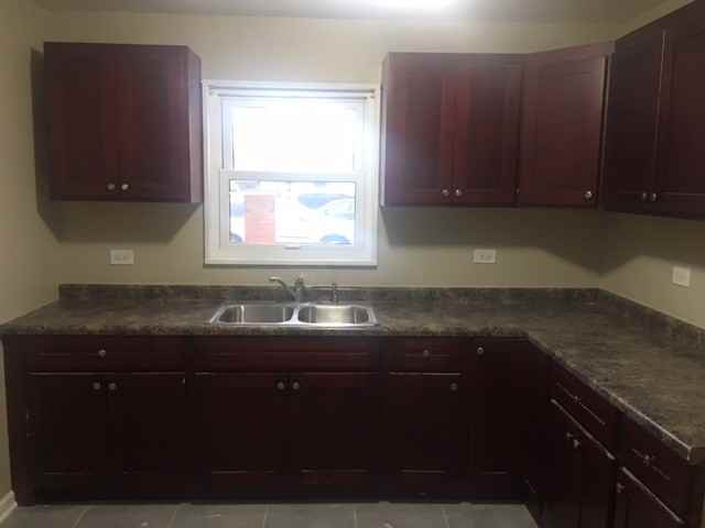 12538 Bishop St - Photo 3 of 7