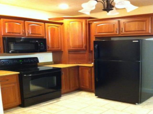 189 Middle St - Photo 3 of 6