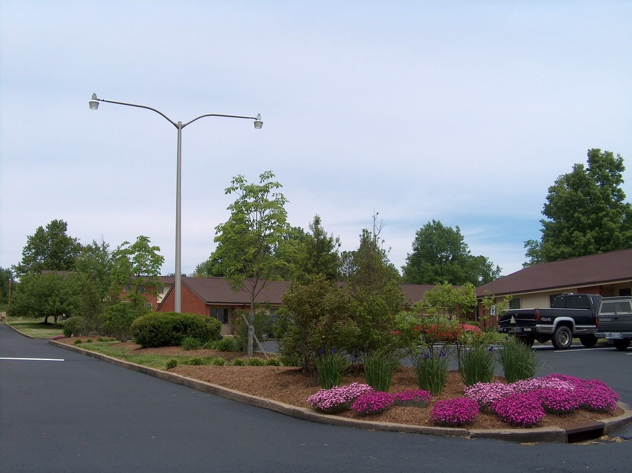 Williamsburg Terrace Apartments - Photo 2 of 5