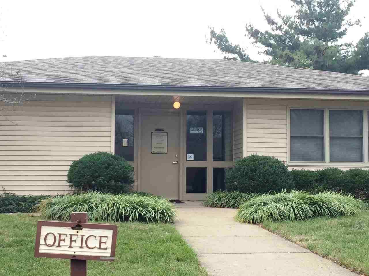 Williamsburg Terrace Apartments - Photo 3 of 5