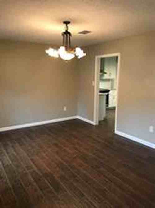 716 Stonewall Jackson Dr - Photo 2 of 8