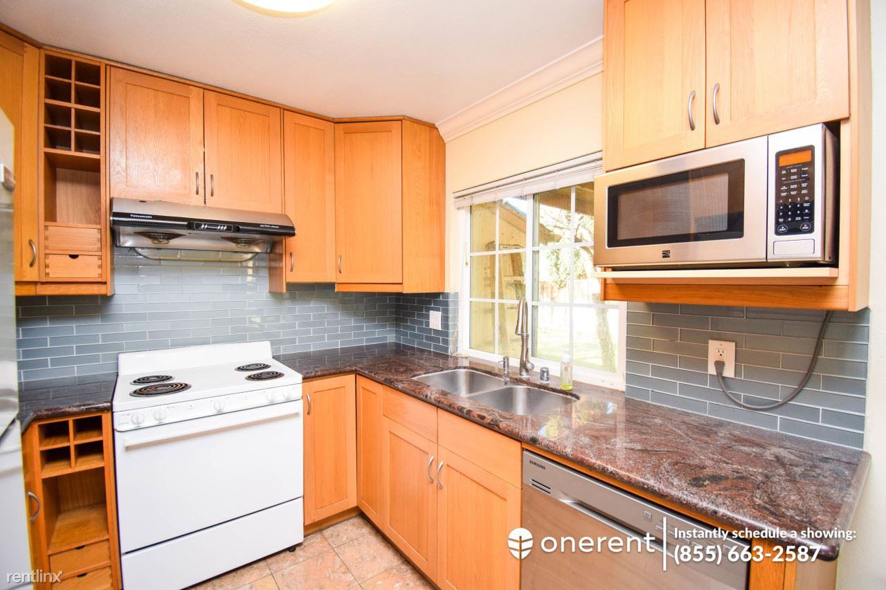 3202 Half Moon Ct - Photo 2 of 17