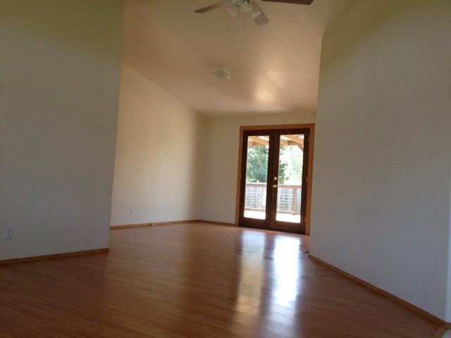 451 Stutsman Rd - Photo 3 of 5