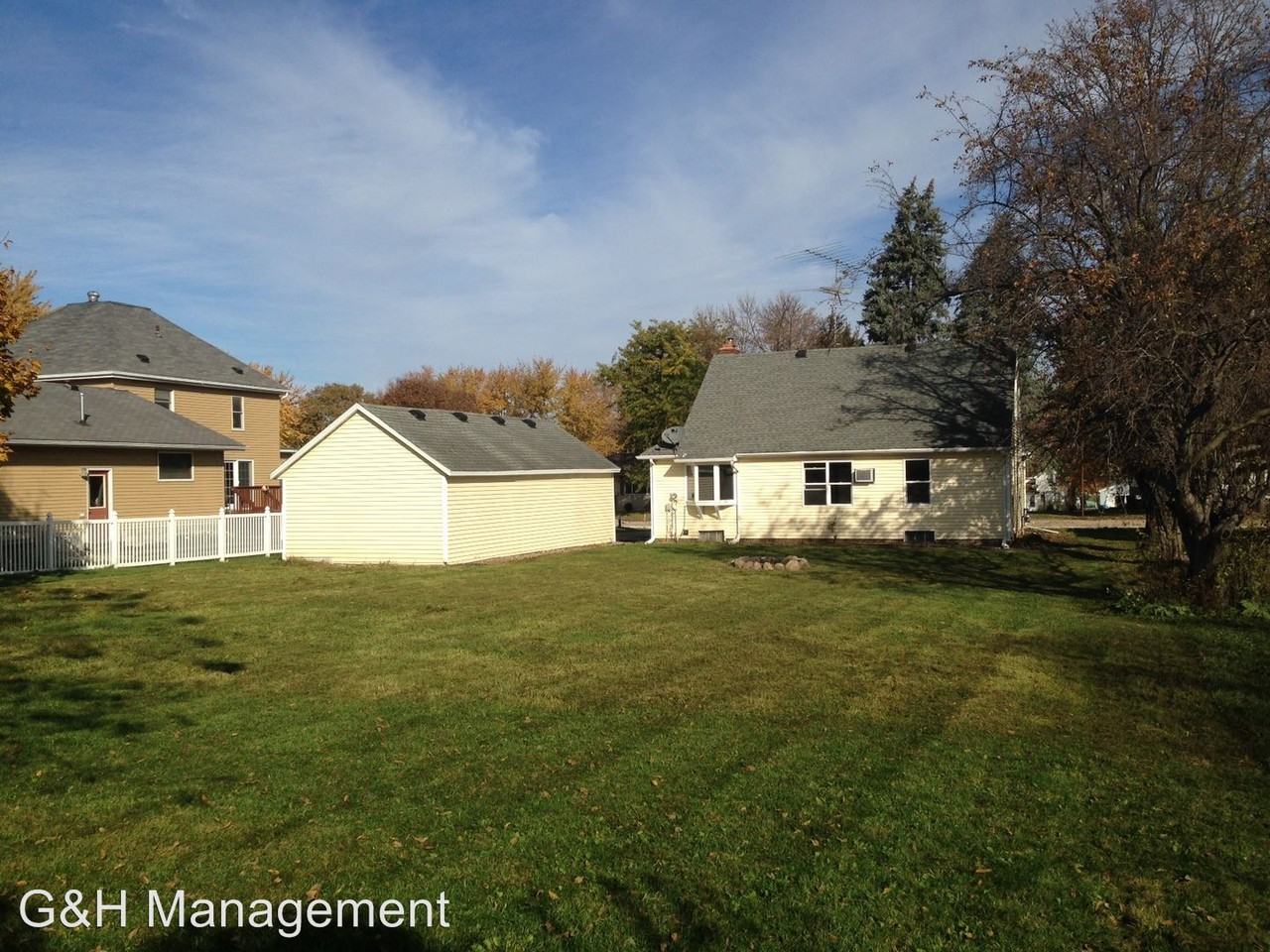 403 E 1st St - Photo 2 of 6