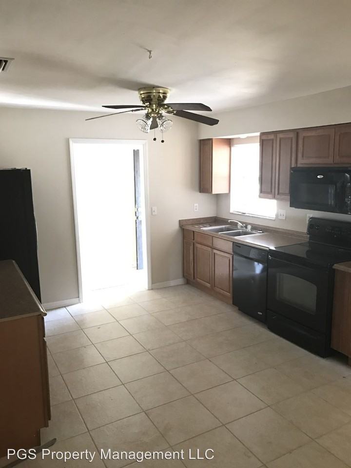 2505 Caribbean Ct - Photo 2 of 15