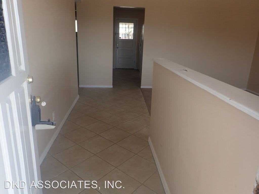 9202 Roanoke Dr - Photo 2 of 23