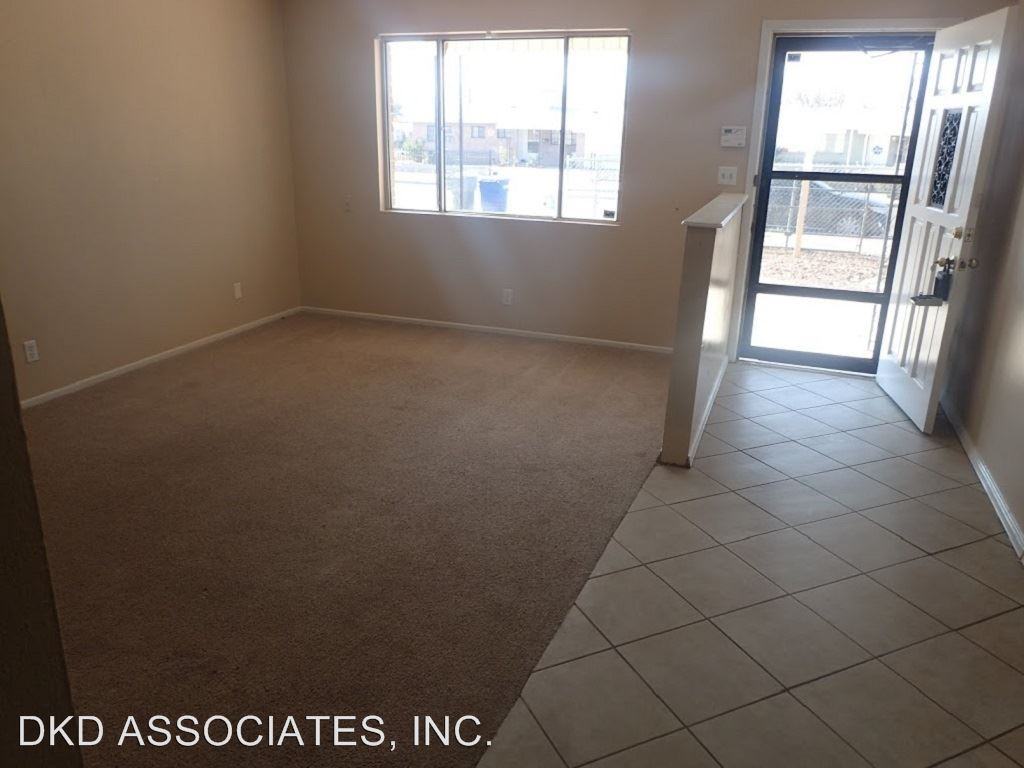 9202 Roanoke Dr - Photo 3 of 23