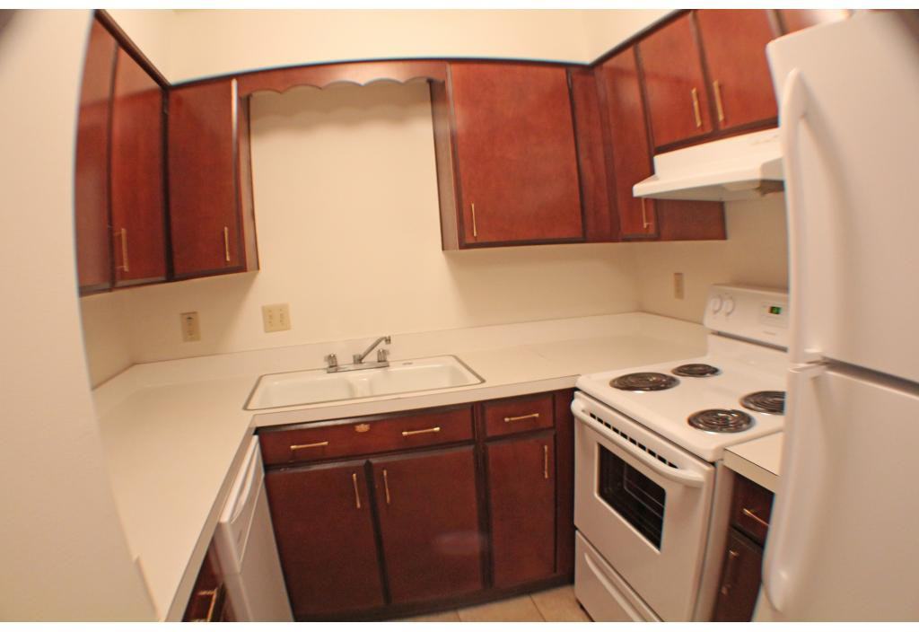 Lincoln Manor Apartments - Photo 2 of 17