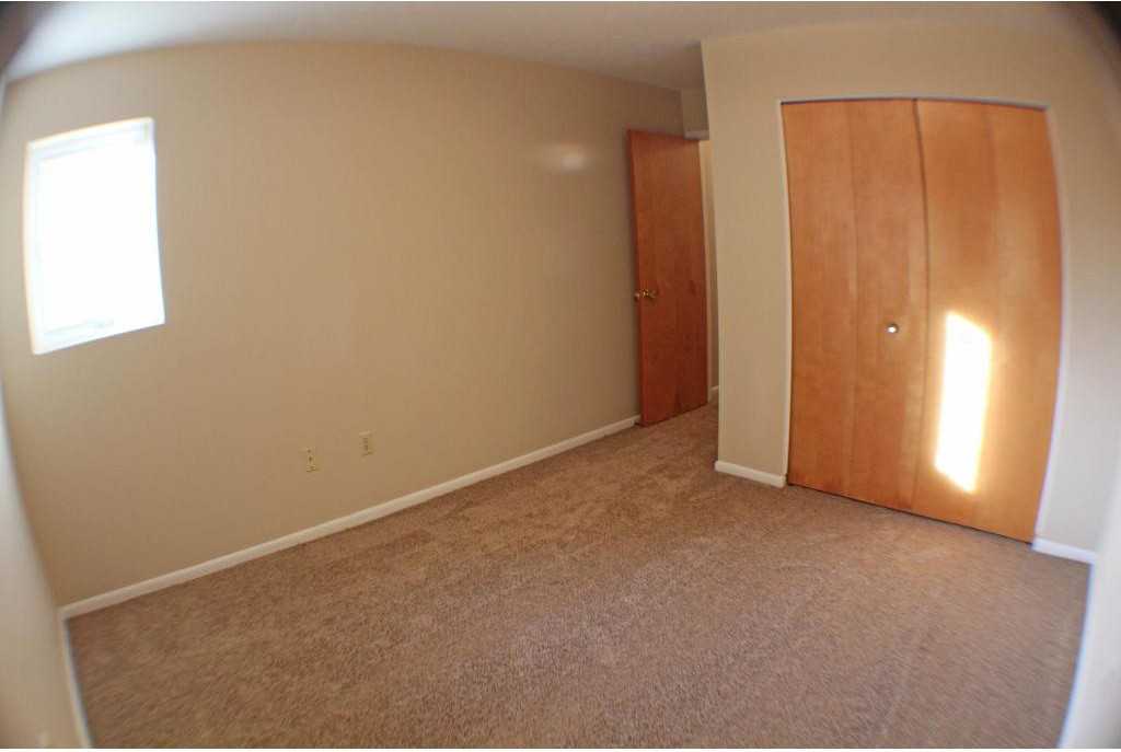 Lincoln Manor Apartments - Photo 3 of 17