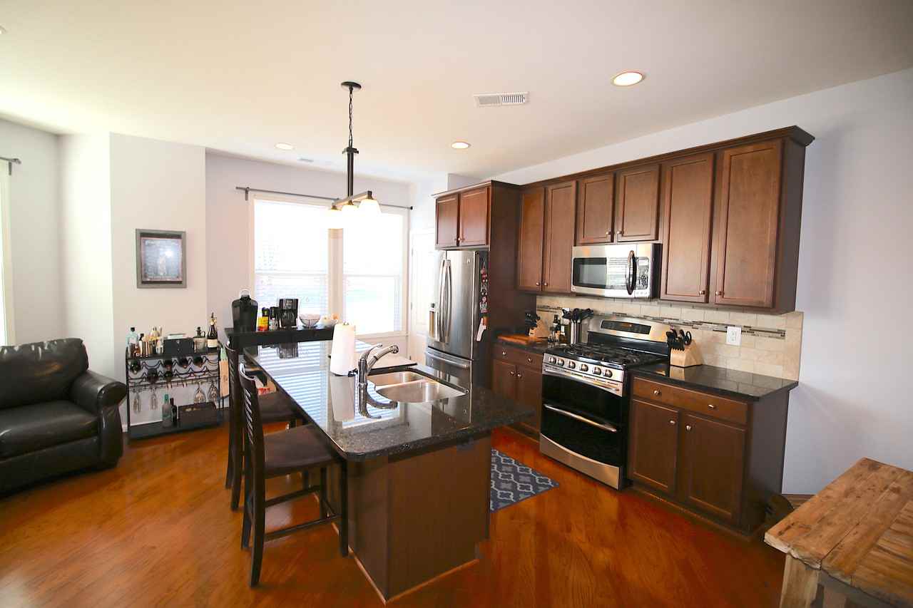 9401 Zebedee St - Photo 2 of 24