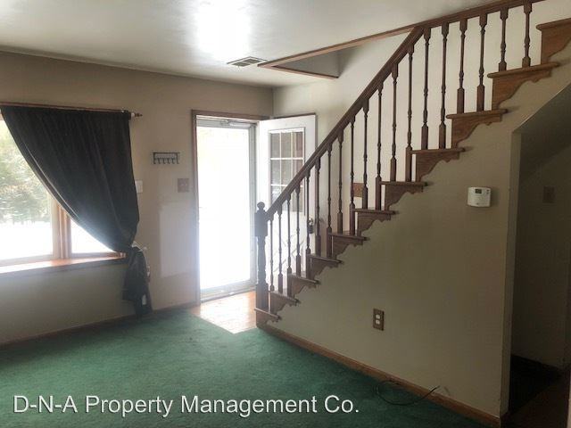 423 Shady Oaks Dr W - Photo 2 of 14