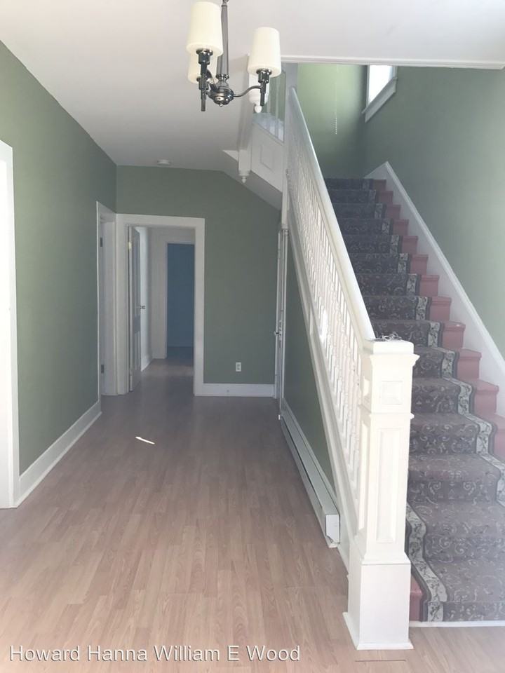 306 E Broad St - Photo 2 of 8