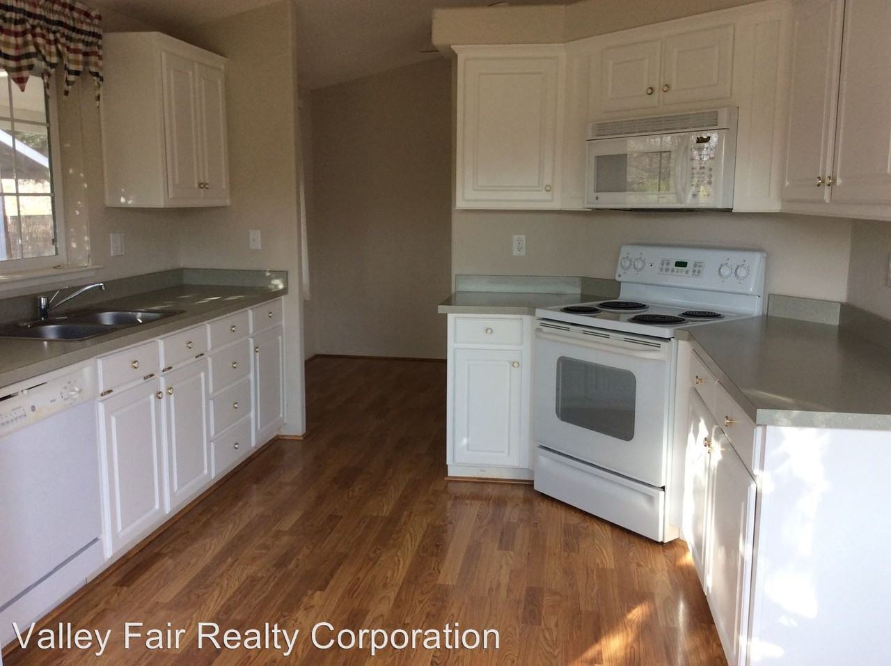 136 Larkin Rd - Photo 3 of 6