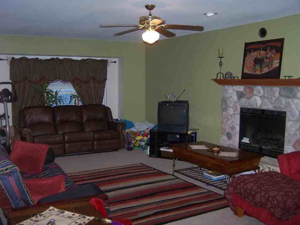 2300 Benjamin Ct - Photo 3 of 13