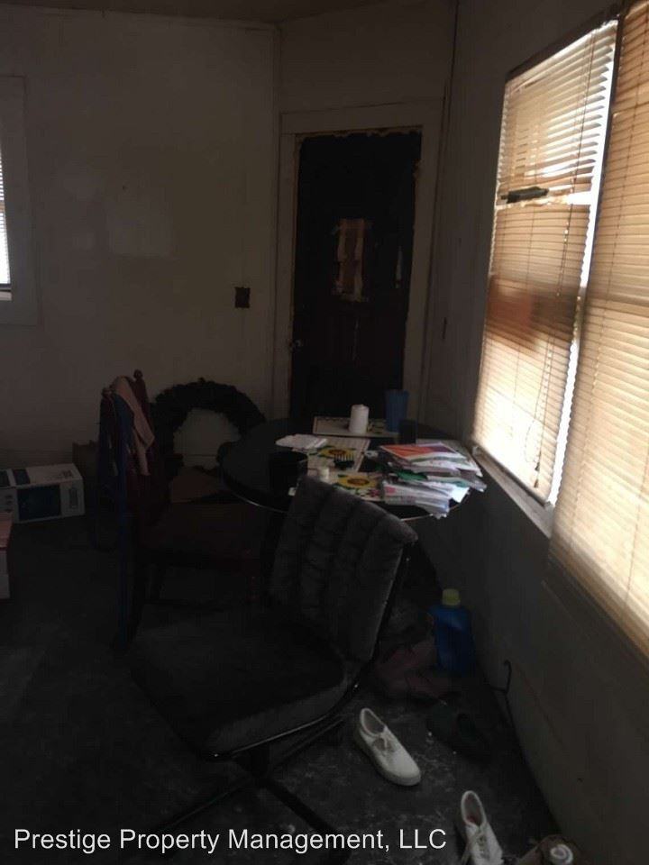 306 N 6th St - Photo 3 of 9